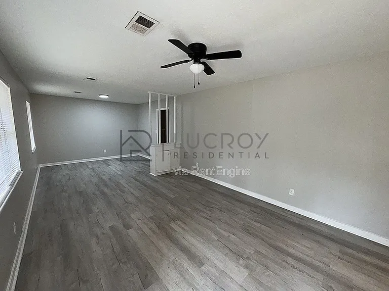 1126 Barbara Ann Dr — Photo 2