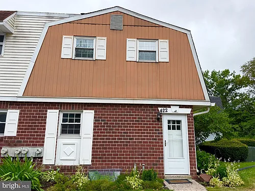 422 Village Ln Photo 1