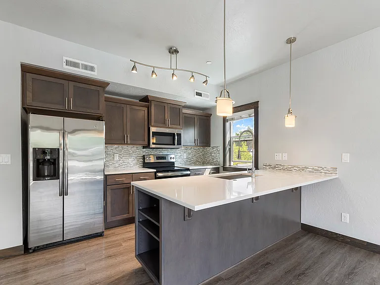 1Dx2 - 985 SQ. FT