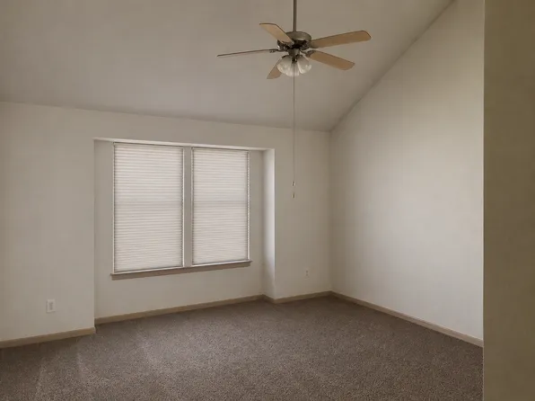 10560 E 46th Ter, Kansas City, MO 64133