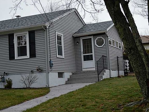 3rd image of 15 Mulberry Cir