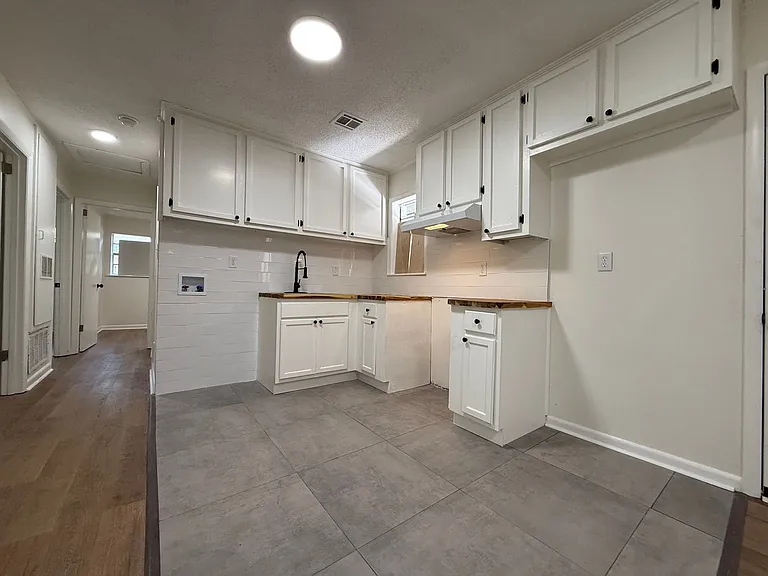 1556 Gibson St — Photo 16