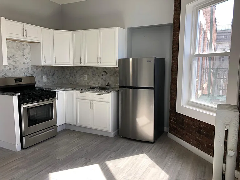 946 Broad St #7 — Photo 2