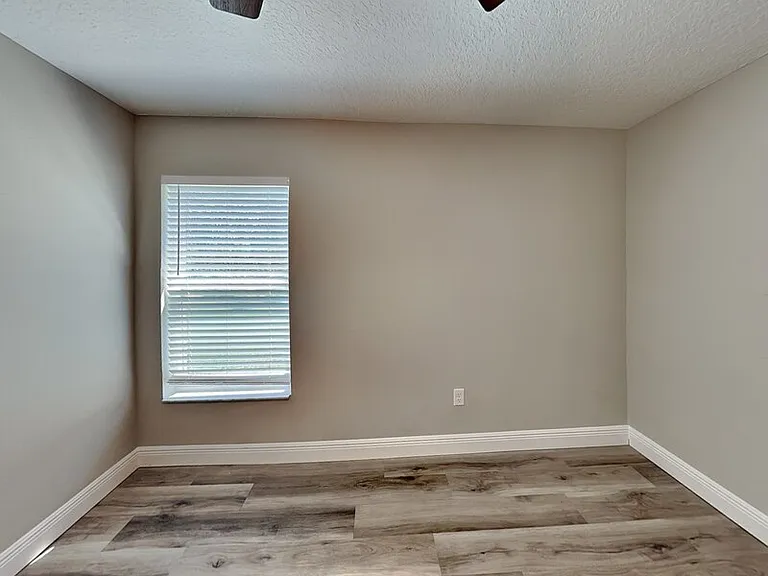 1866 W Hialeah Dr — Photo 15