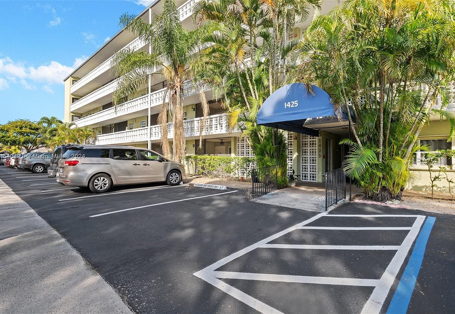 1425 Arthur St APT 212B, Hollywood, FL 33020 | MLS #A11540491 | Zillow