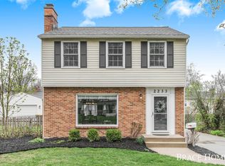2233 Estelle Dr SE, East Grand Rapids, MI 49506