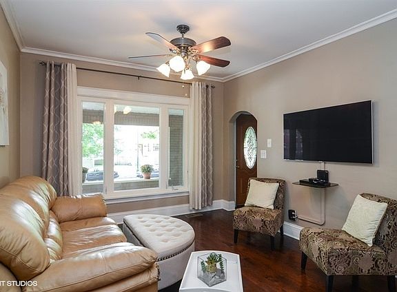 3rd image of 4306 W Wrightwood Ave