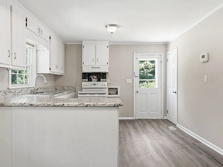 608 N 16th St — Photo 15