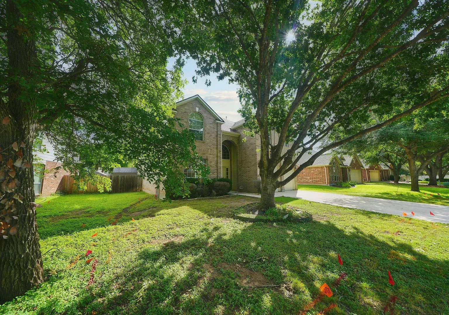 Gorgeous 5 Bedroom Home in Gated Subdivision - Schertz - Realtor Commmission: $550 — Photo 4