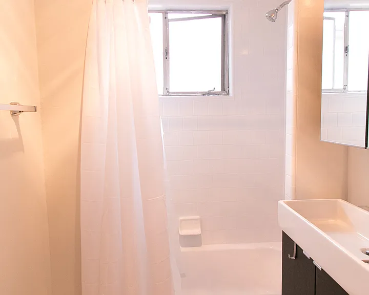 Charming 1br/1ba with Mid Century Touches in Ocean Beach/Point Loma — Photo 14