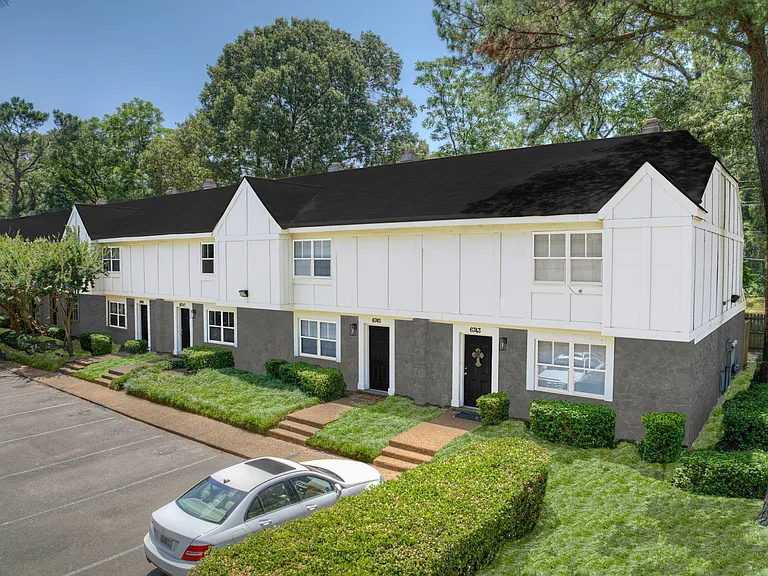 The Garden District Apartments — Photo 15