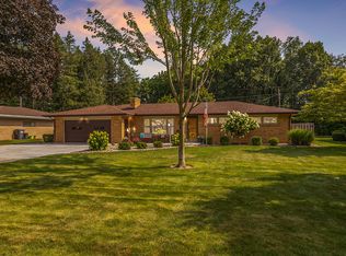 1014 Carley Ln, Saint Joseph, MI 49085