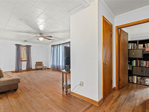 5th image of 908 Leon St