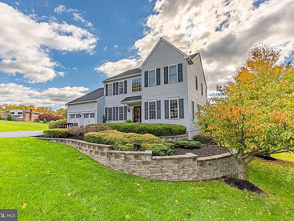 3rd image of 527 Dublin Dr