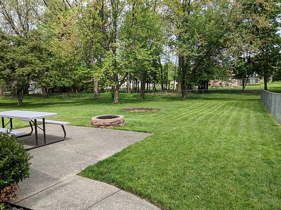 3rd image of 663 Meadowlane Dr