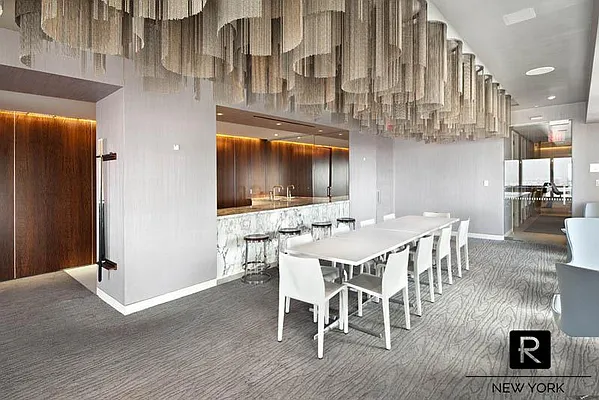 Rented by R New York | media 9