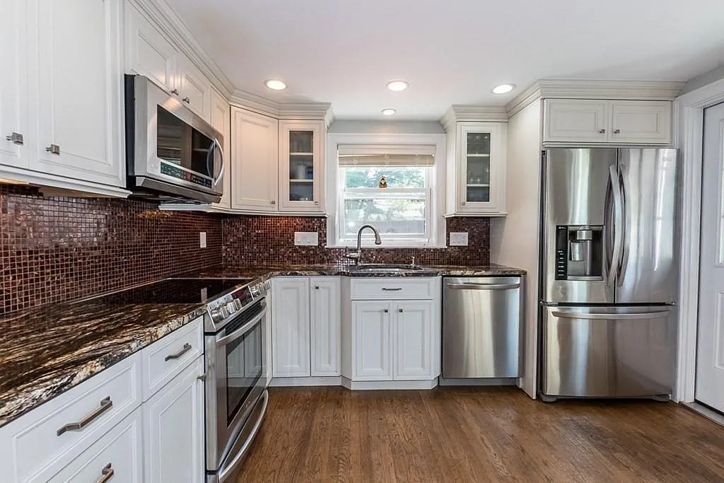 4 bed, 2045 sqft, $4,800 — Photo 3