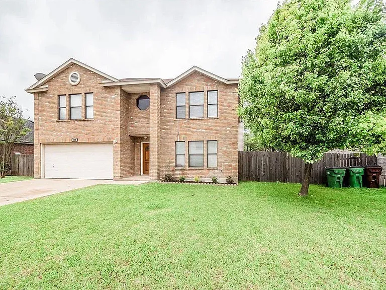 1173 Forest Bluff Trl — Photo 1