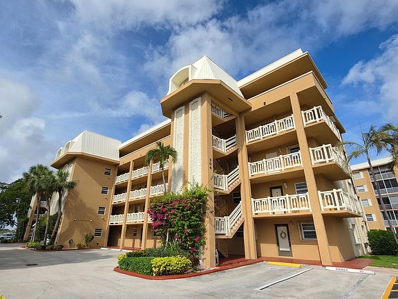 3rd image of 304 Golfview Road #304