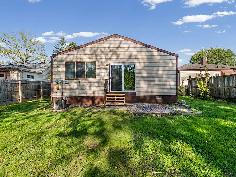 29131 Coolidge St — Photo 24
