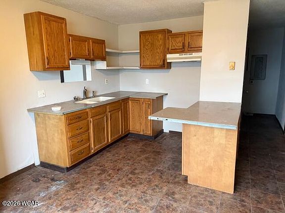 3rd image of 619 E North St