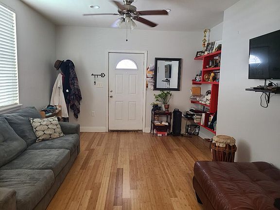 3rd image of 2219 Onzaga St