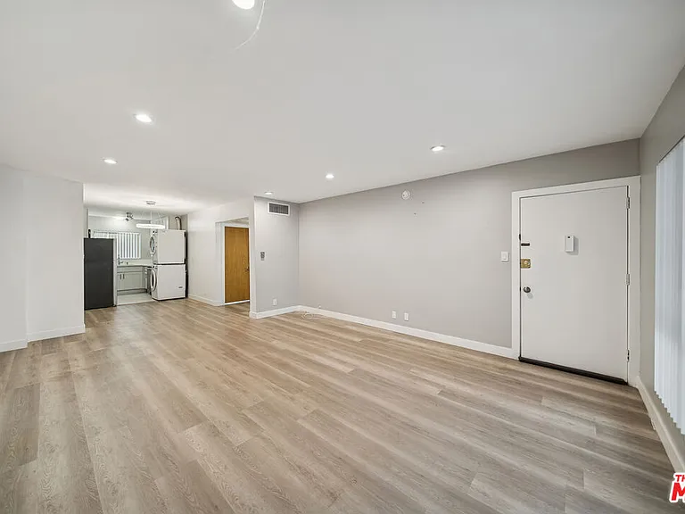 326 S Serrano Ave #4 — Photo 3