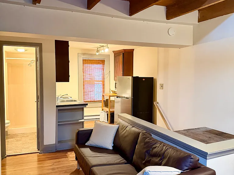 255 W Walnut St #2 — Photo 2