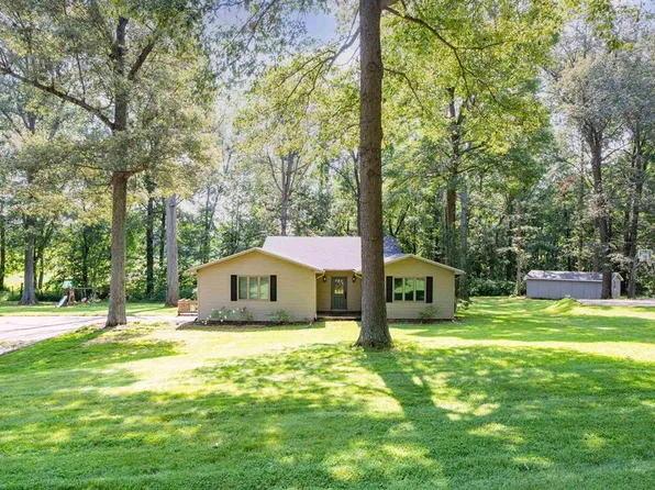 210 Brentwood Dr, Livermore, KY 42352