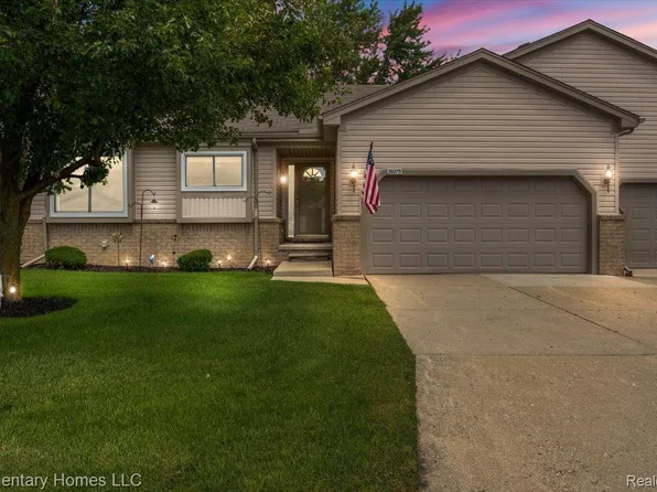 29273 Red Maple Dr, Chesterfield, MI 48051