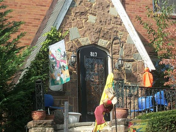 2nd image of 817-819 S 10th St