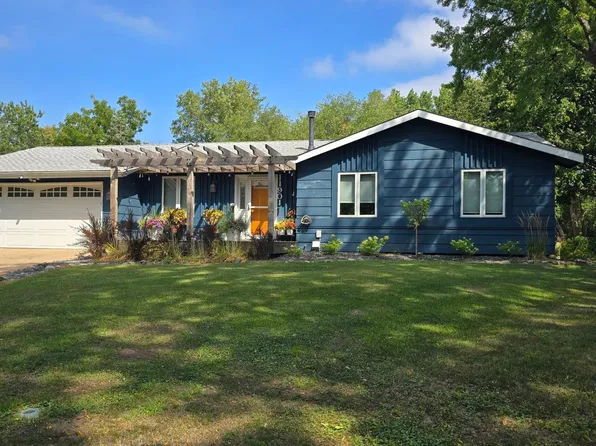 11901 River Hills Cir, Burnsville, MN 55337