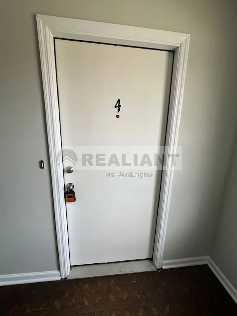2 bed, 1.5 bath, 1000 sqft, $995 — Photo 2