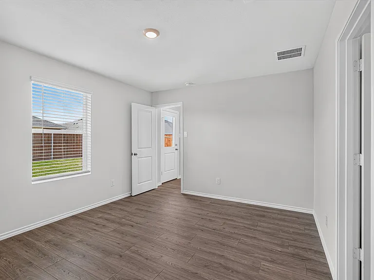 1121 Southfield Dr — Photo 12