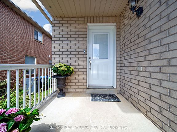3rd image of 81 Roadmaster Ln