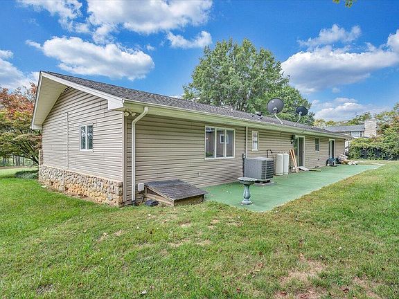 4th image of 2100 Loch Haven Dr