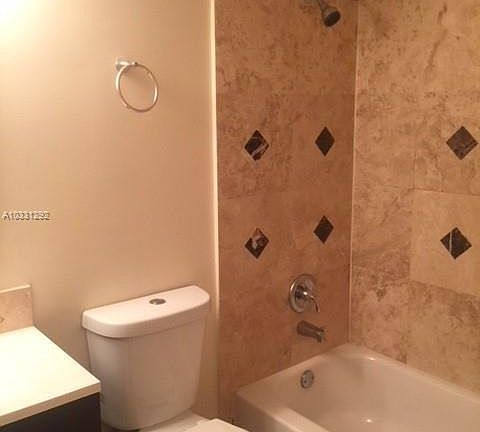 5th image of 10084 Twin Lakes Dr