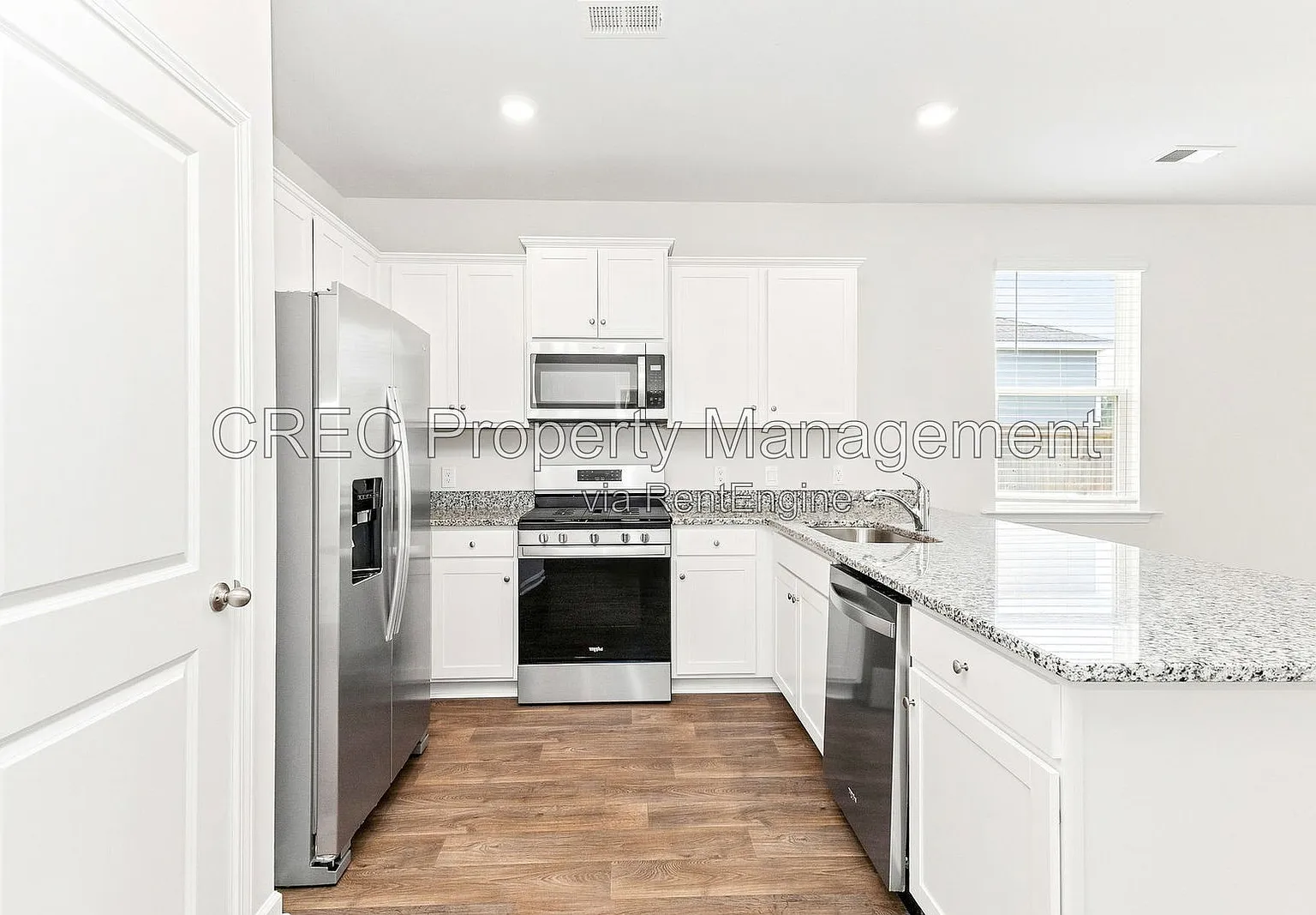 4 bed, 2.0 bath, 1474 sqft, $2,300 — Photo 4