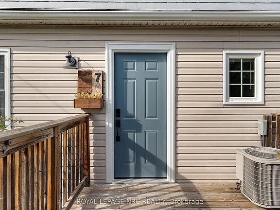 4th image of 7 Vivian Ave
