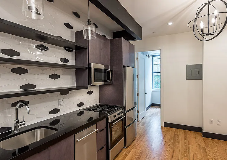 277 Irving Ave #2F — Photo 4