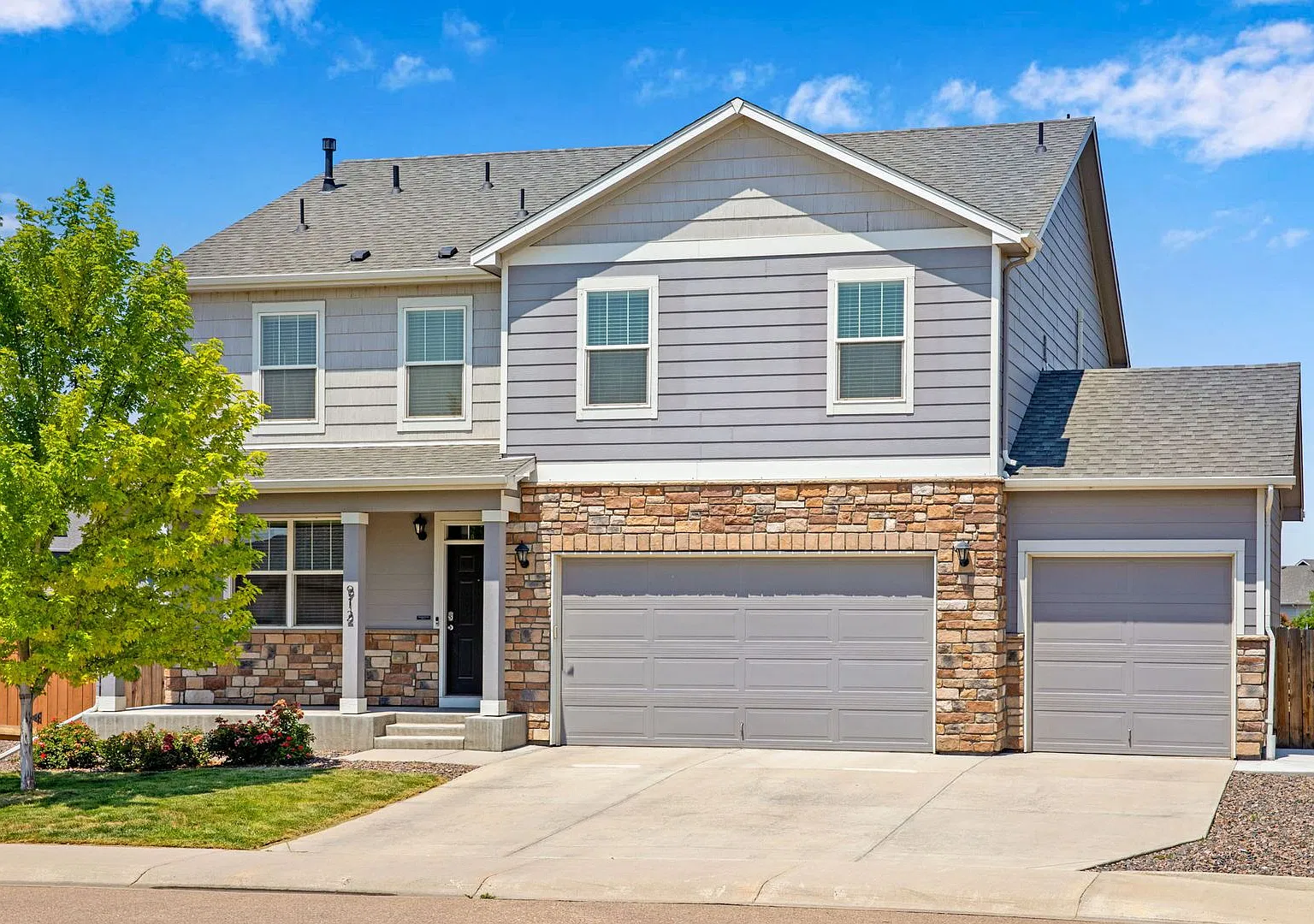 Impeccable Home in Windshire Park — Photo 1