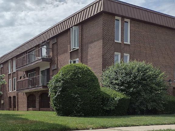 3rd image of 10408 Menard Ave Unit 2