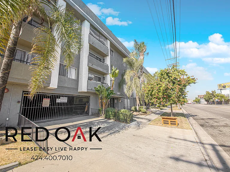 11817 Victory Blvd — Photo 11