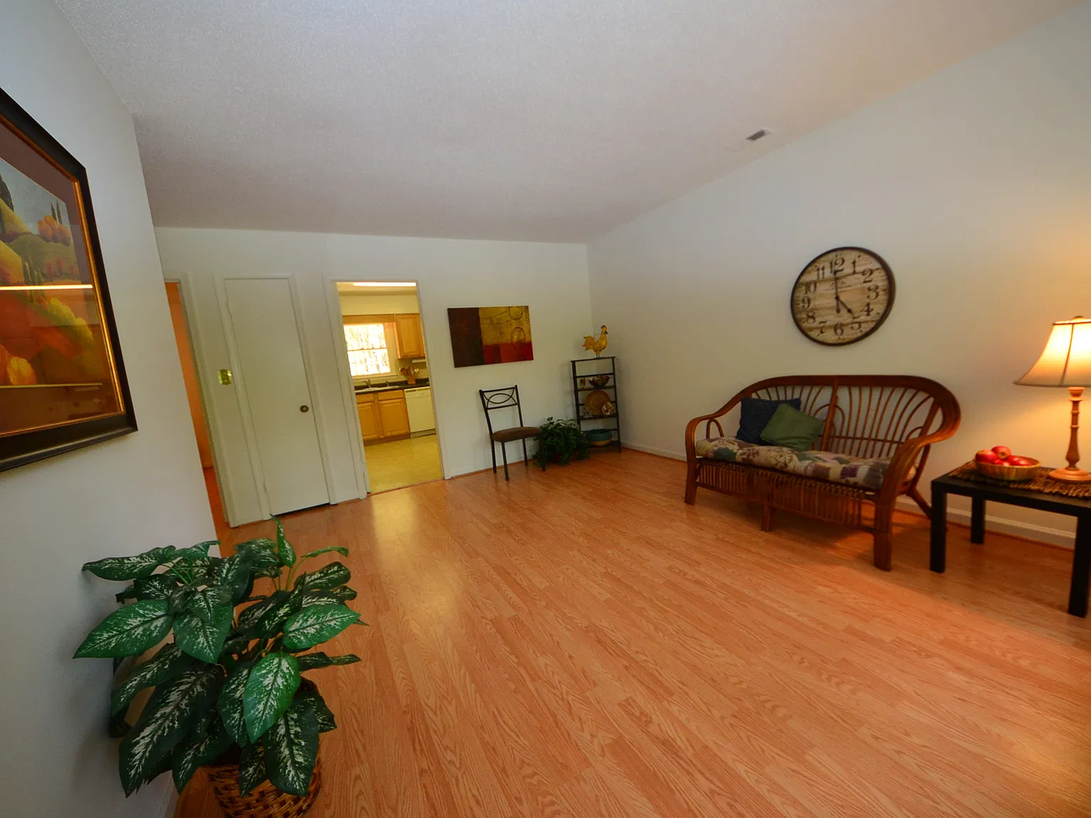 2 bed, 950 sqft, $1,350 — Photo 4