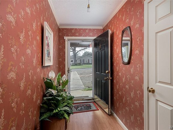 2nd image of 7523 Oakmont Ln