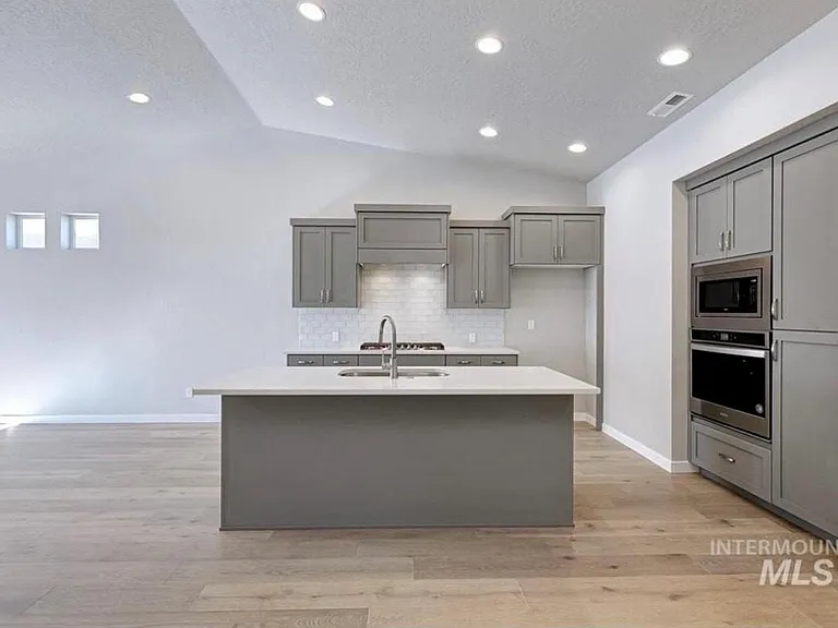 2255 E Mendota Dr — Photo 7