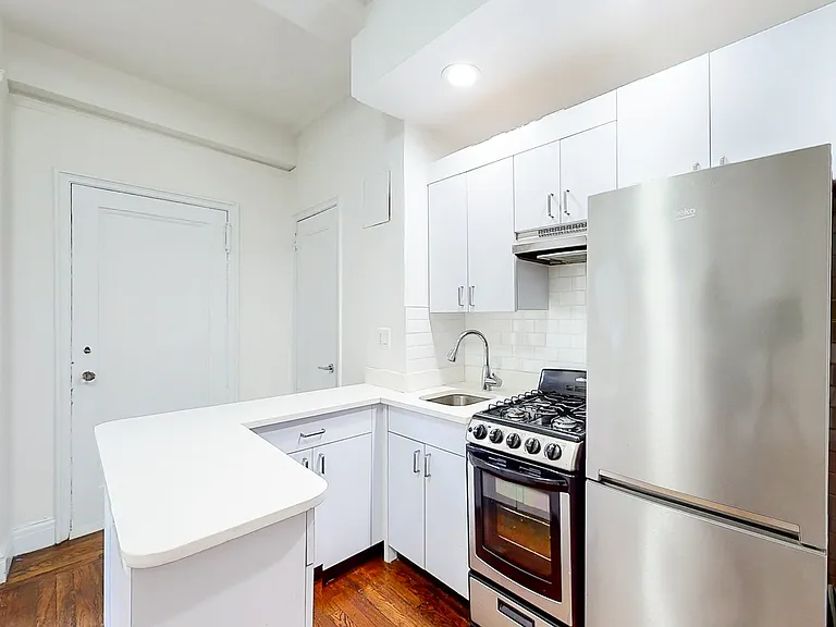 140 E 46th St #9H — Photo 4