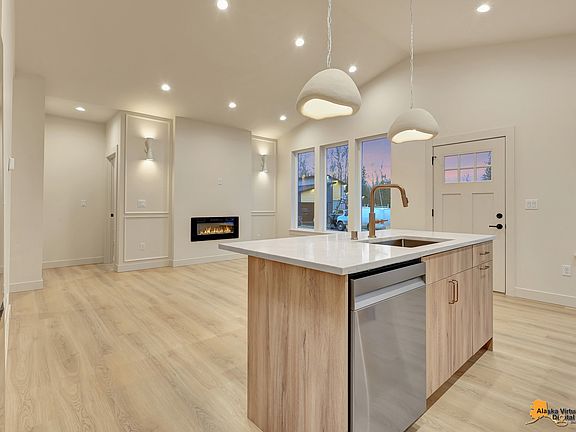 4th image of 660 S Violet Cir #1