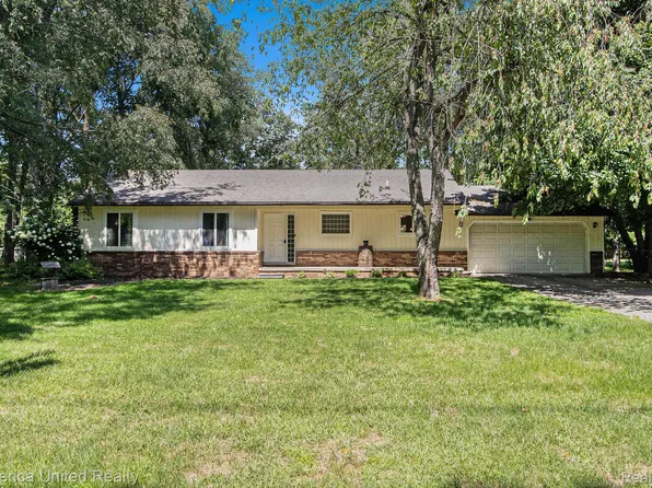 1840 Copperbell Dr, Commerce Township, MI 48390