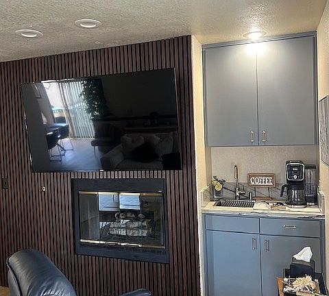 4th image of 1277 Belridge St APT 5C